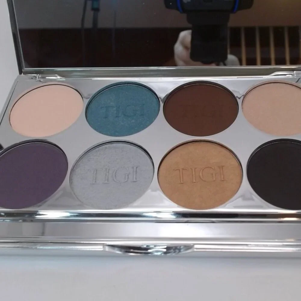 TIGI Professional Makeup - 8 Color Eyeshadow Palette,‎ BRAND NEW IN BOX